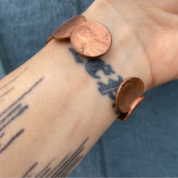 Vintage 80s penny bracelet cuff, size 7.5” - Picture 5 of 16